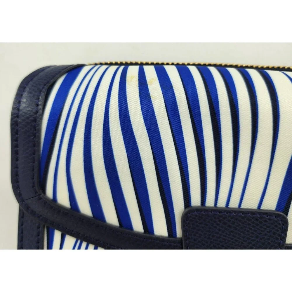 Vera Bradley Tess Wristlet Wallet Zip Around Clutch Organizer Blue Wavy‎ Stripes